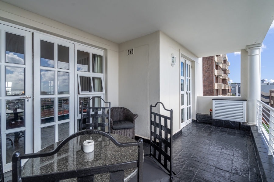 2 Bedroom Property for Sale in Green Point Western Cape